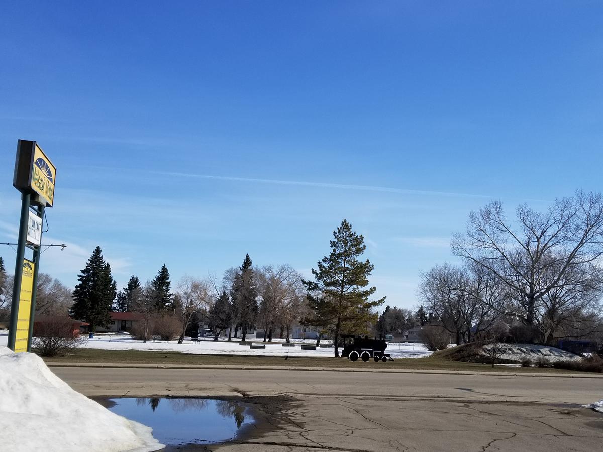 Melsask Motel Melville Exterior photo