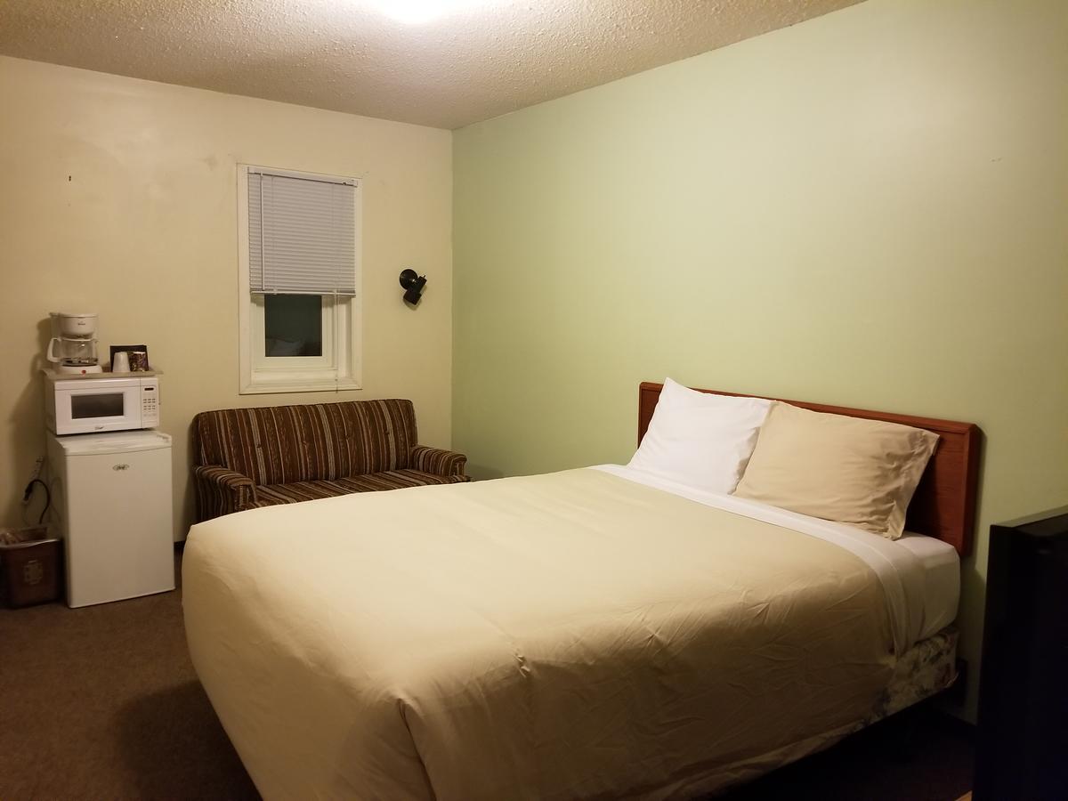 Melsask Motel Melville Exterior photo