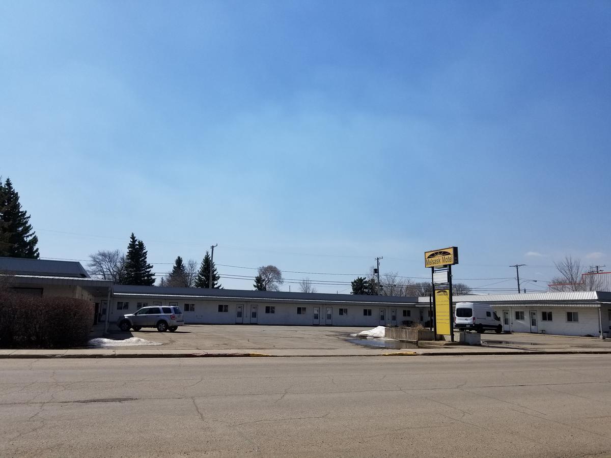 Melsask Motel Melville Exterior photo