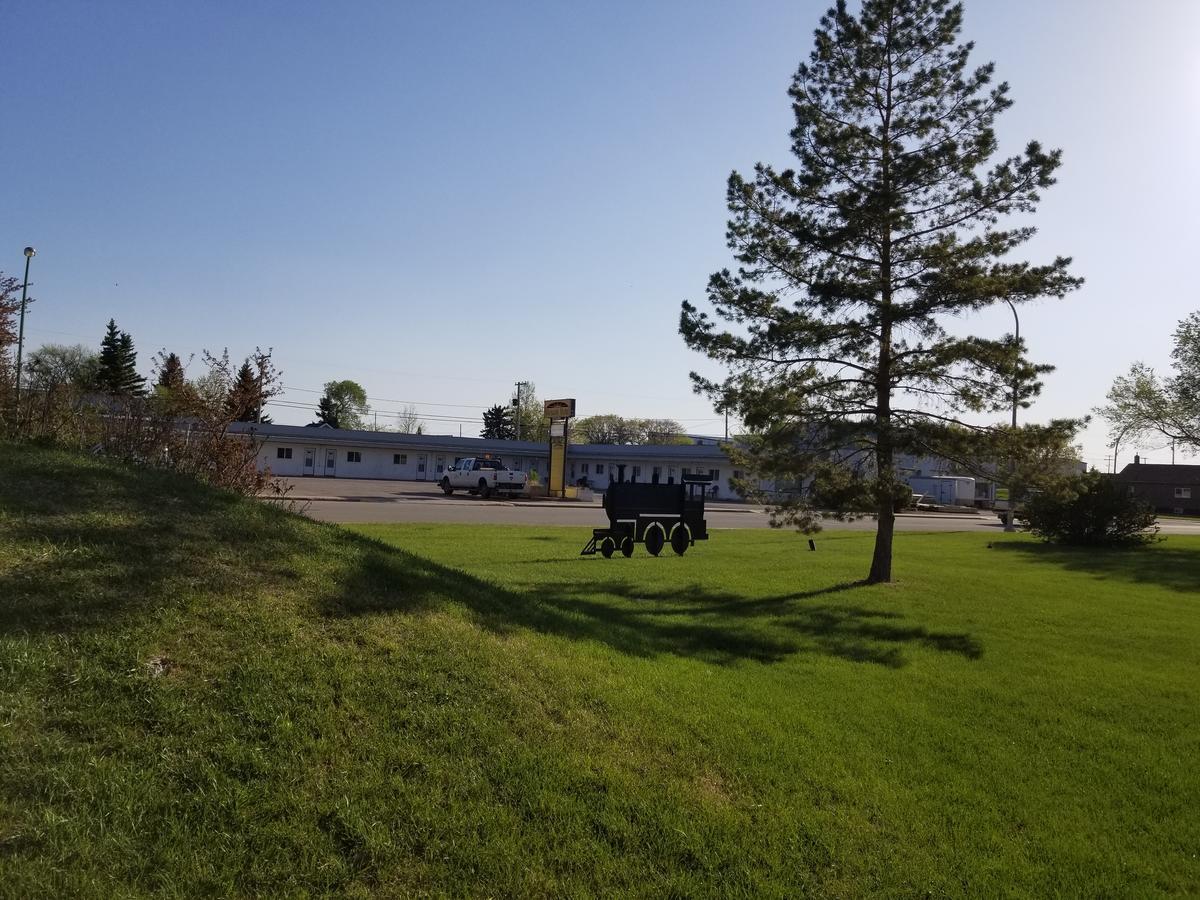 Melsask Motel Melville Exterior photo